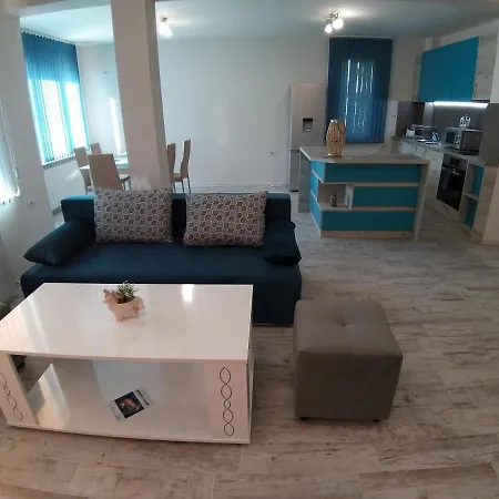 Appartement трапезица скай